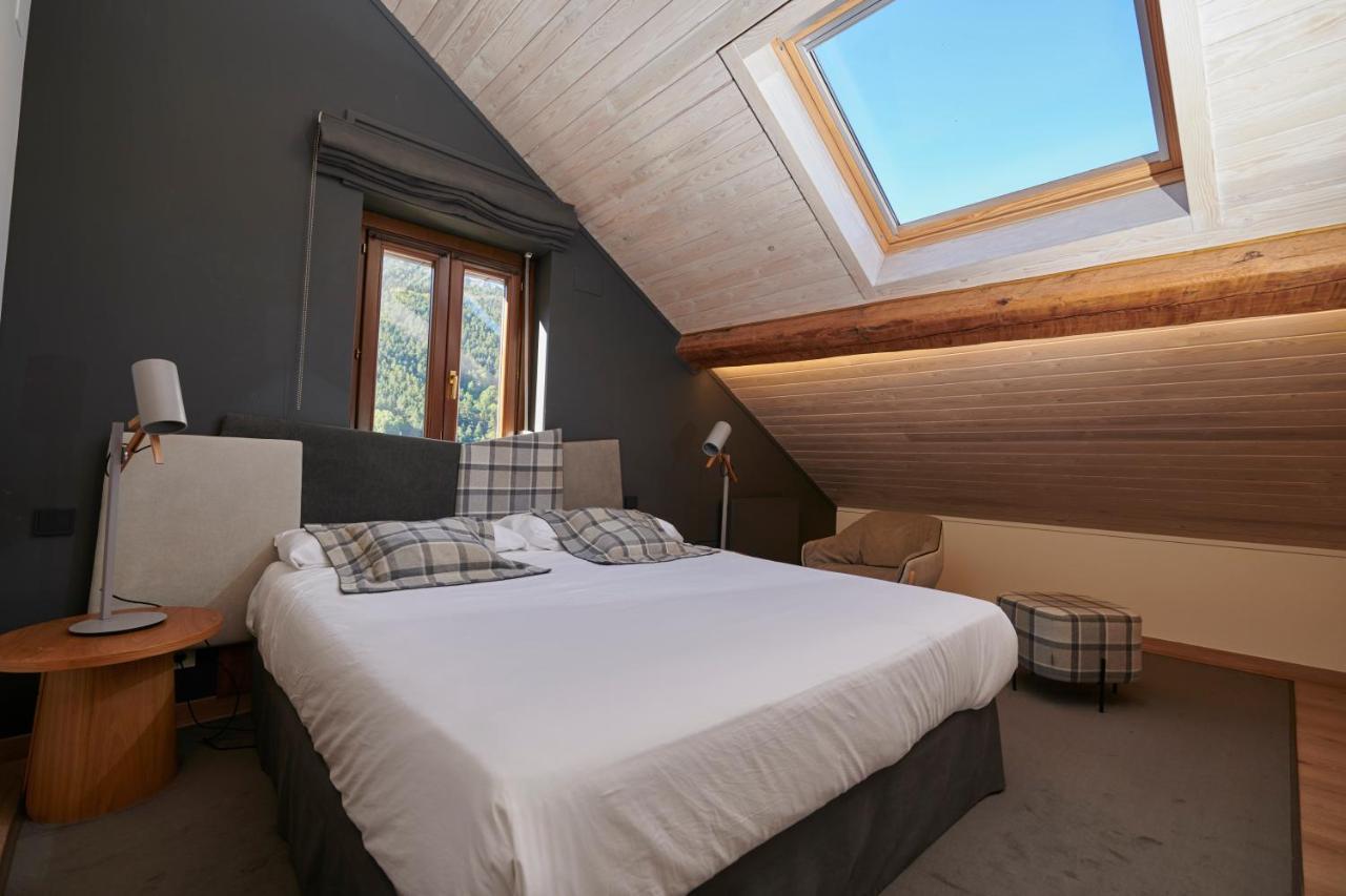 Hostal Lola Isaba Exteriér fotografie