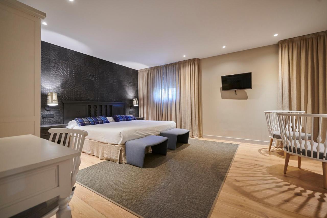 Hostal Lola Isaba Exteriér fotografie