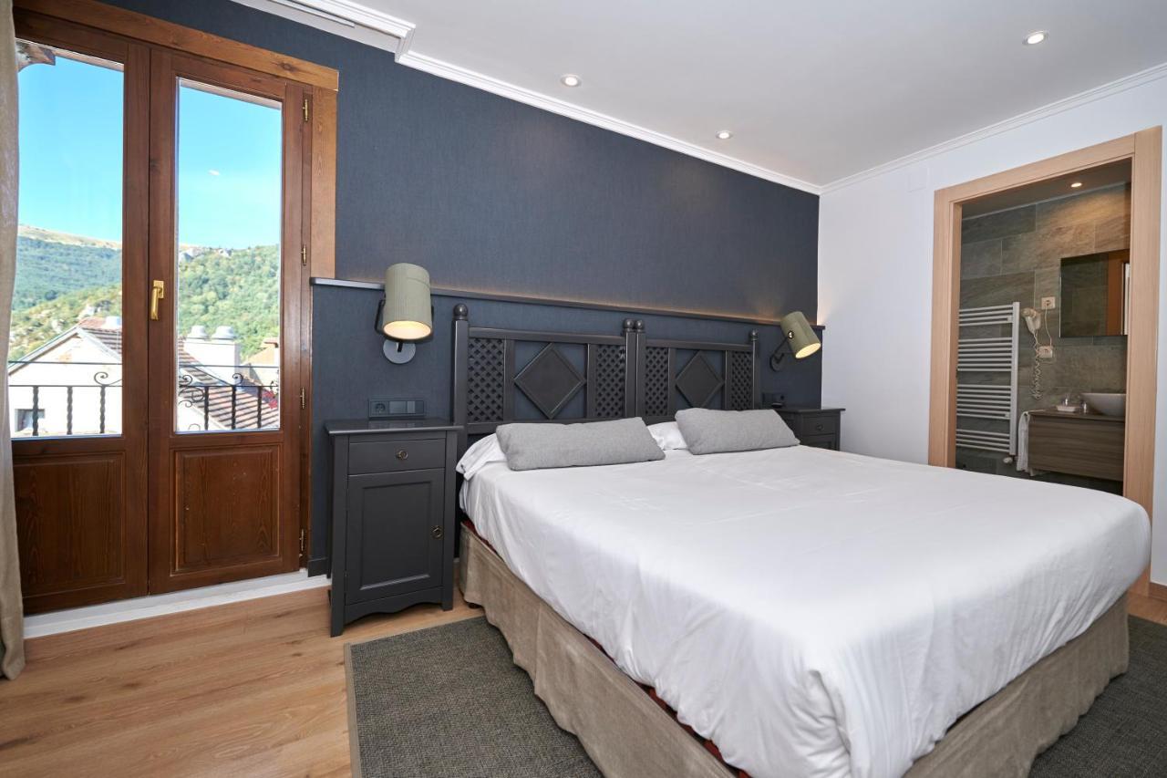 Hostal Lola Isaba Exteriér fotografie