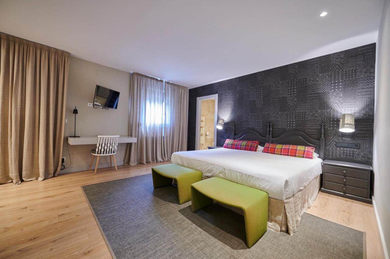 Hostal Lola Isaba Exteriér fotografie