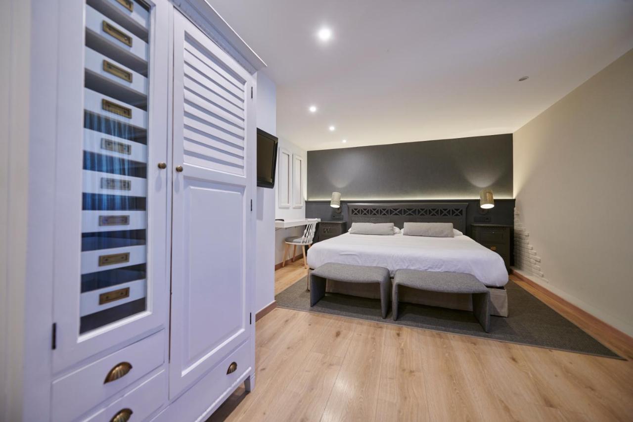 Hostal Lola Isaba Exteriér fotografie