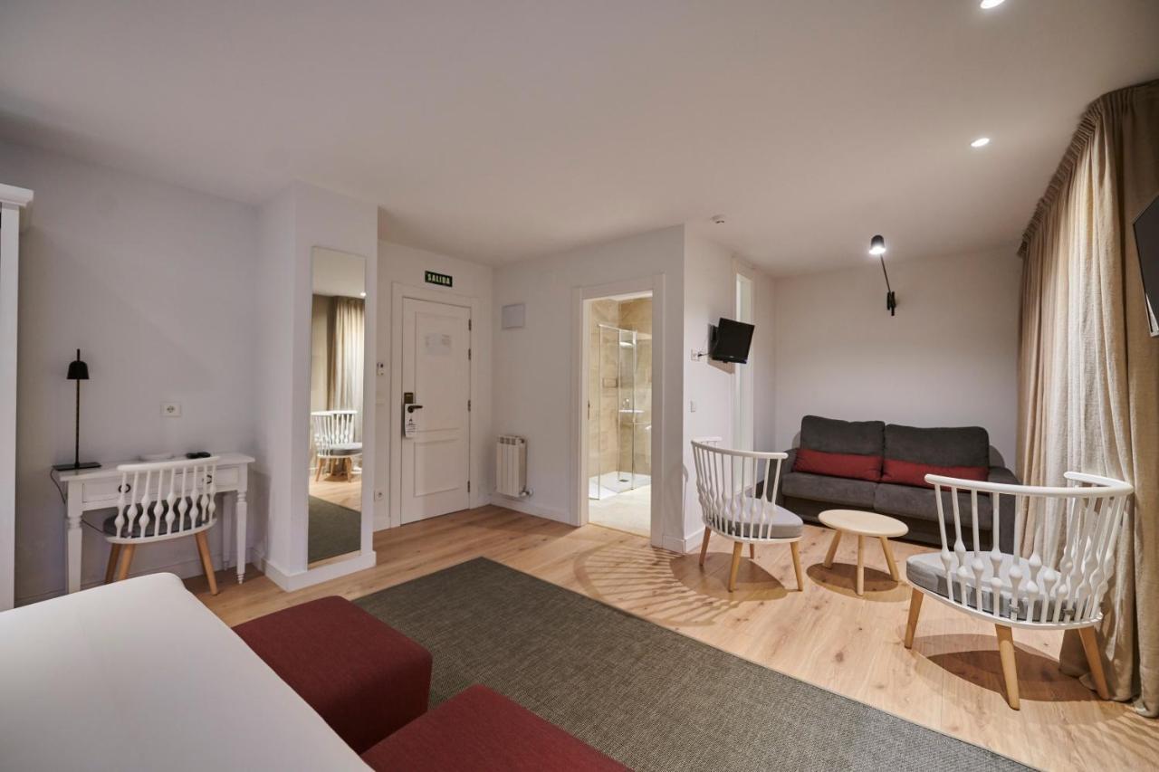 Hostal Lola Isaba Exteriér fotografie