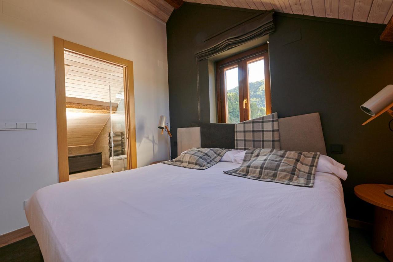 Hostal Lola Isaba Exteriér fotografie