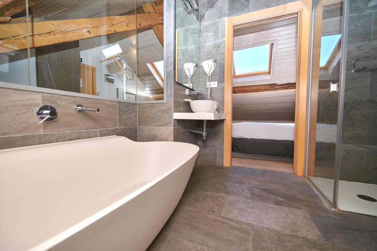 Hostal Lola Isaba Exteriér fotografie