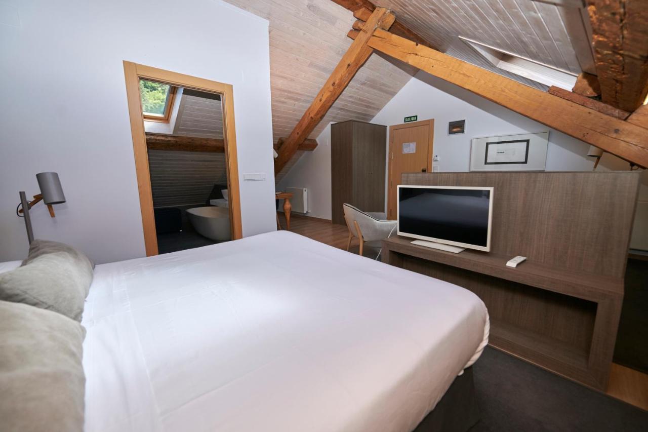 Hostal Lola Isaba Exteriér fotografie
