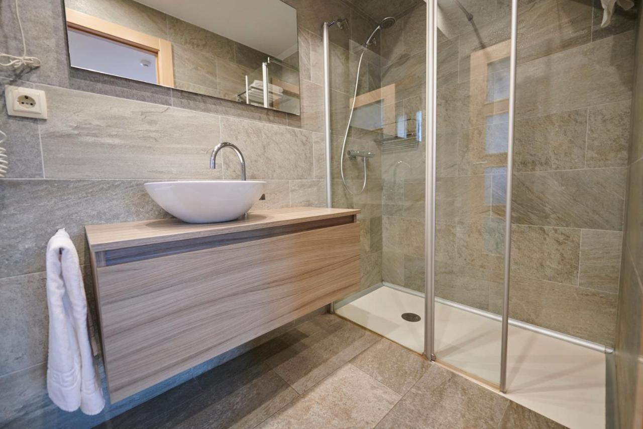 Hostal Lola Isaba Exteriér fotografie