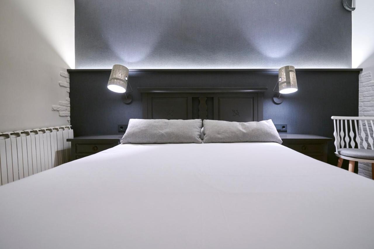 Hostal Lola Isaba Exteriér fotografie
