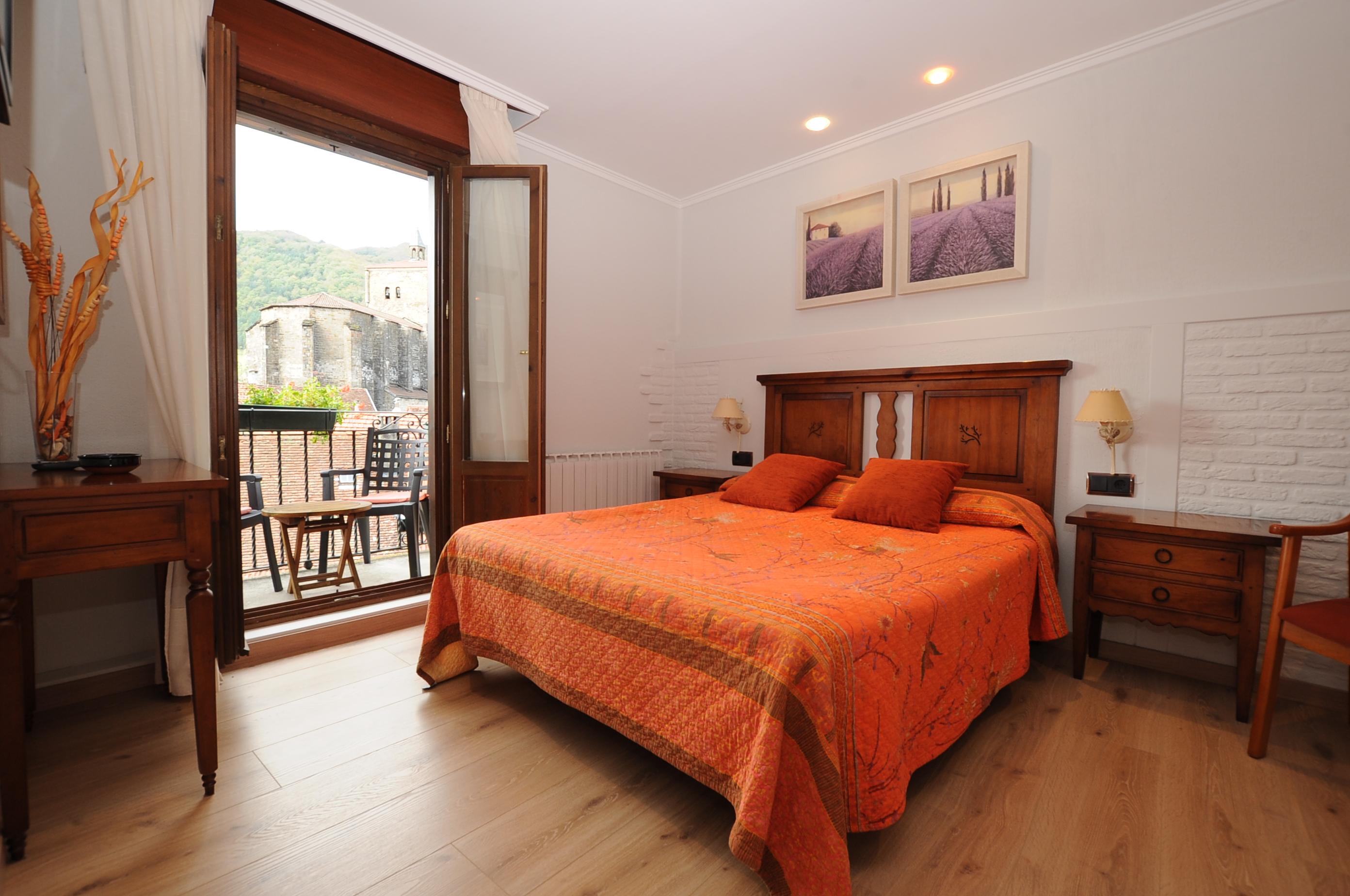 Hostal Lola Isaba Exteriér fotografie