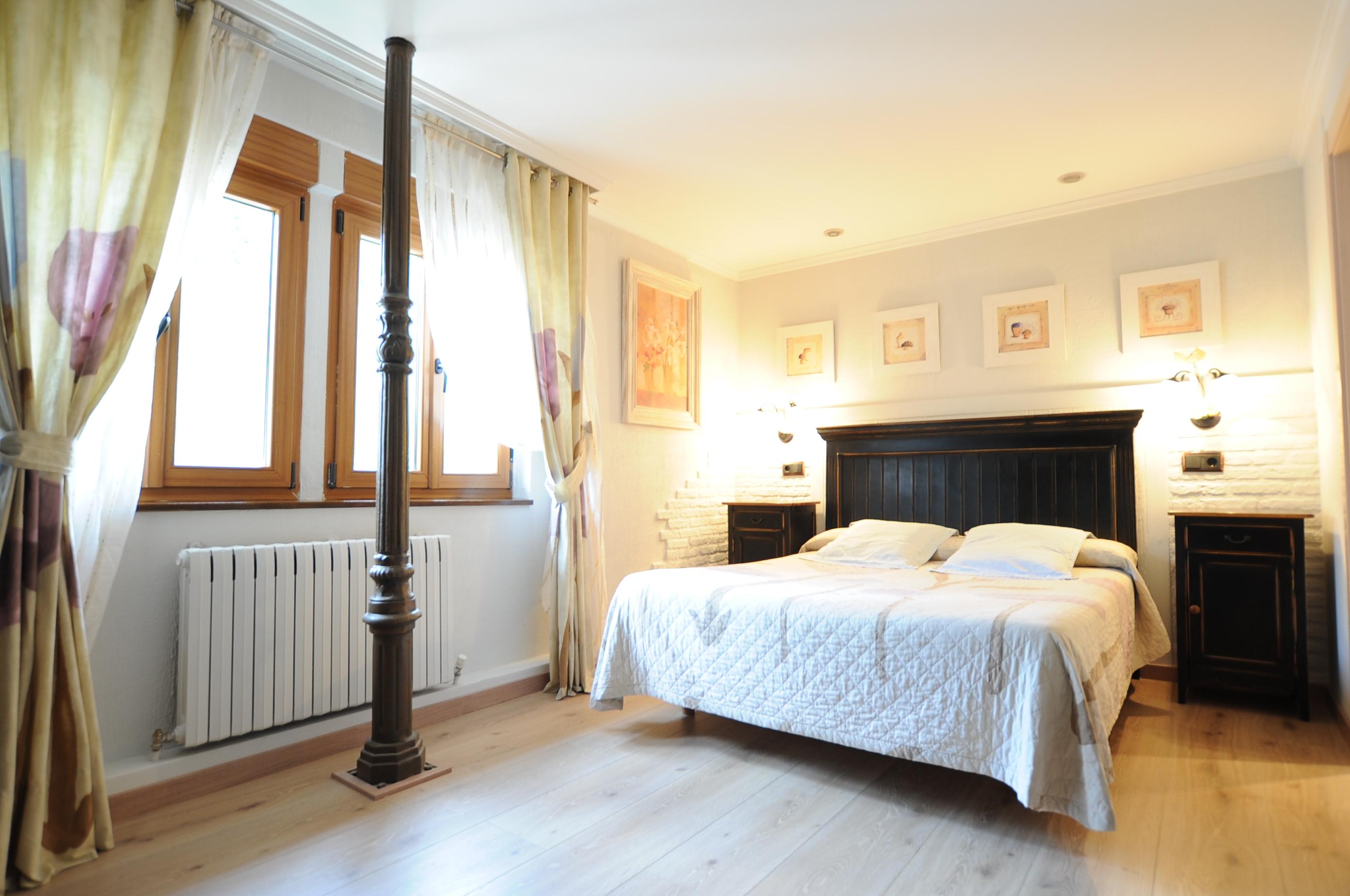 Hostal Lola Isaba Exteriér fotografie