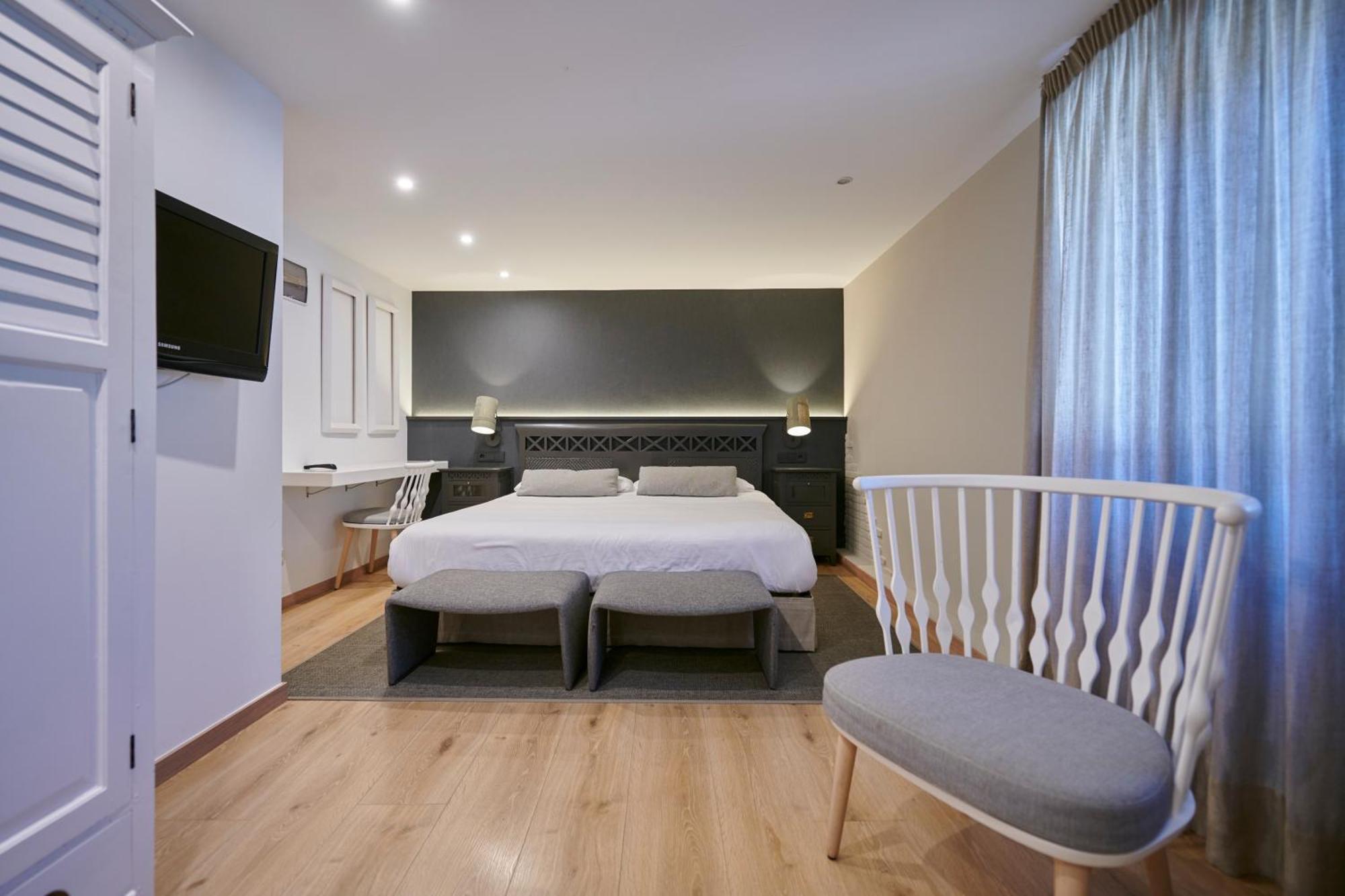 Hostal Lola Isaba Exteriér fotografie