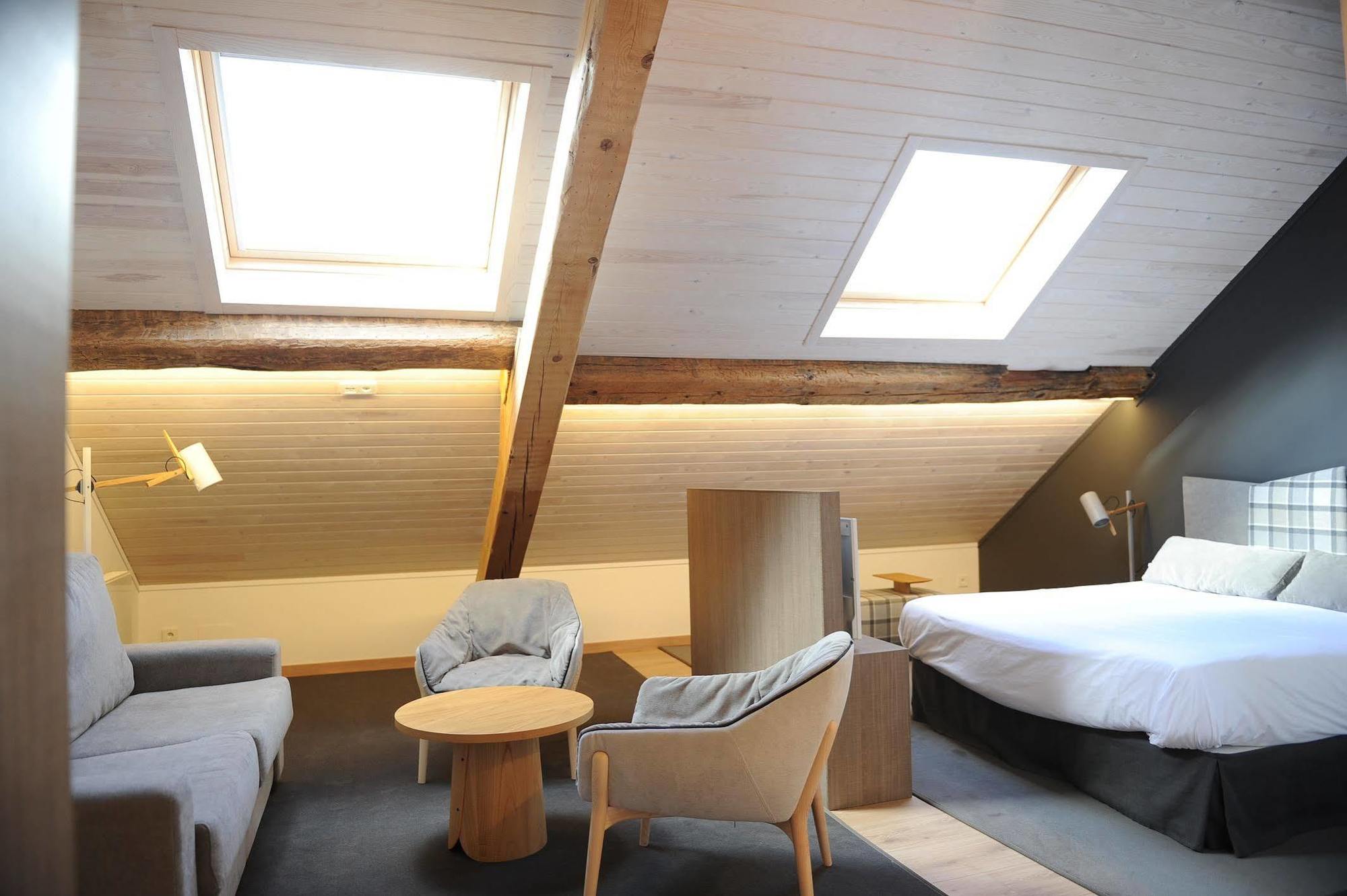 Hostal Lola Isaba Exteriér fotografie