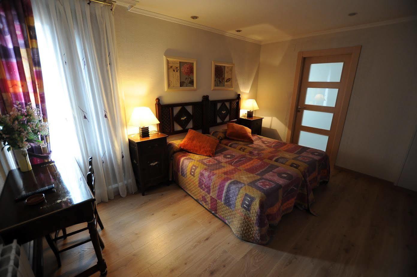Hostal Lola Isaba Exteriér fotografie
