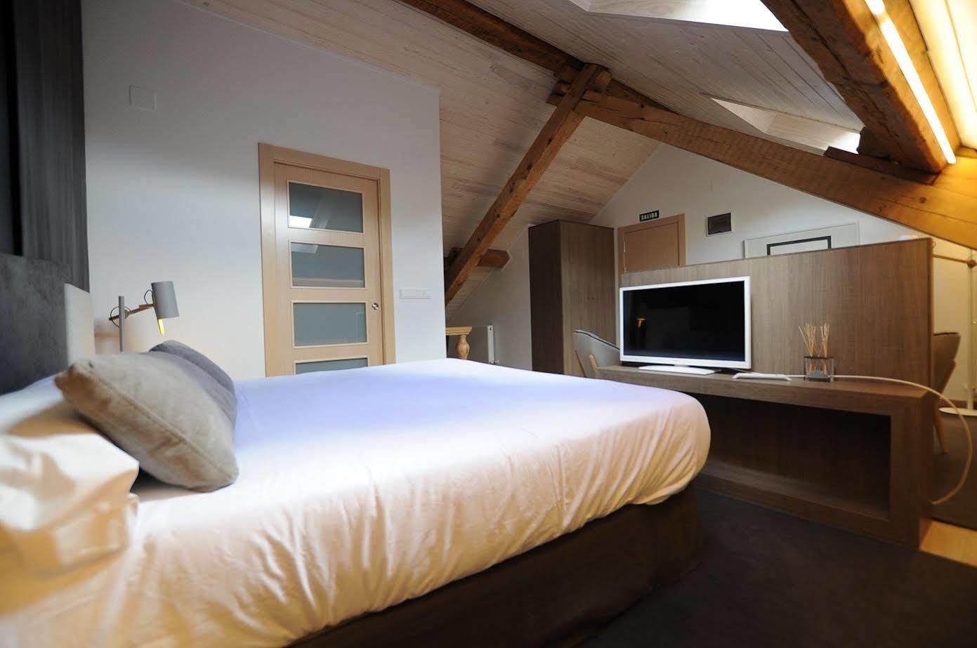 Hostal Lola Isaba Exteriér fotografie