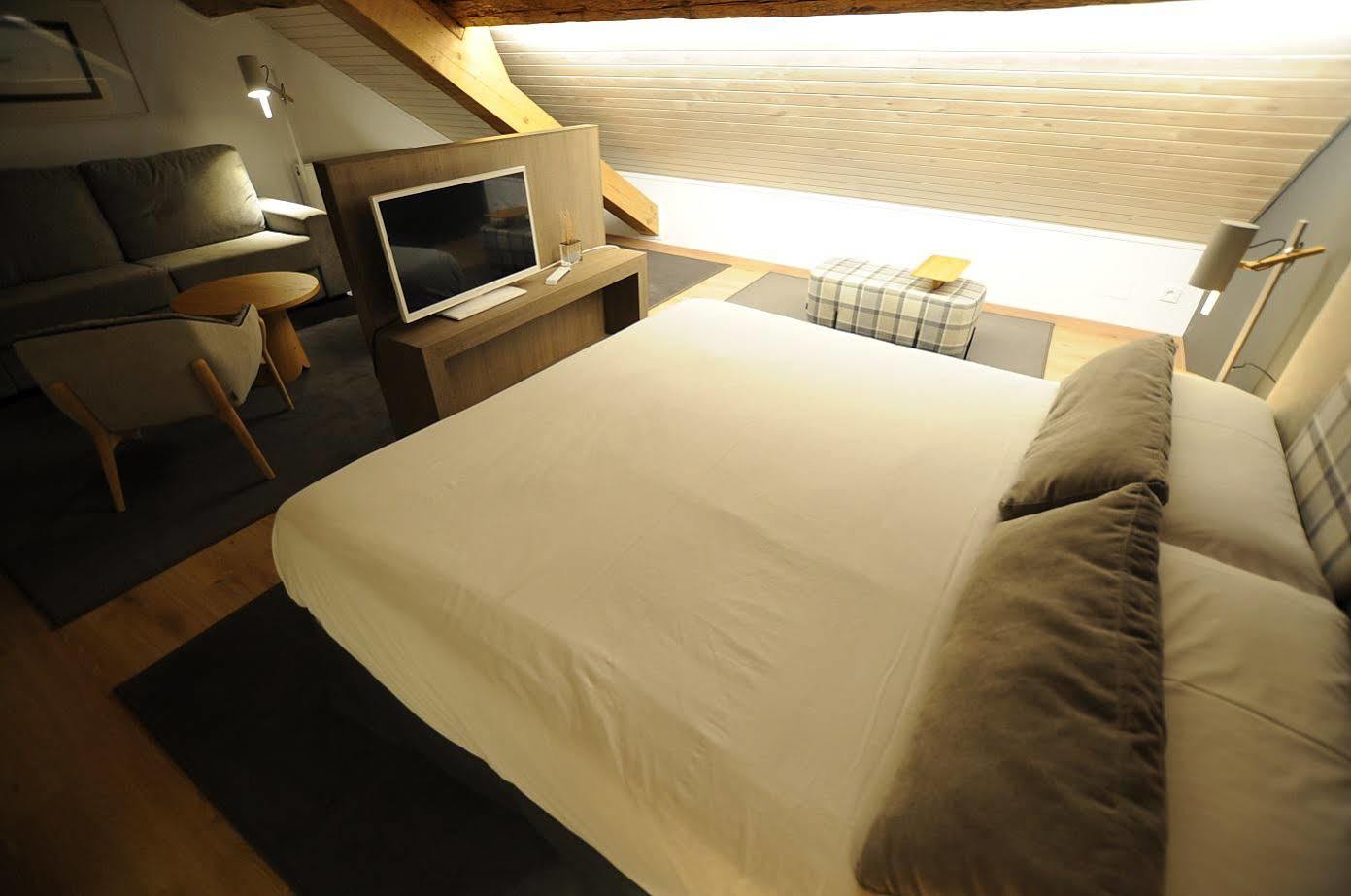 Hostal Lola Isaba Exteriér fotografie